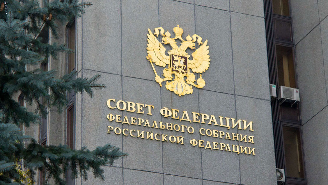 В Совфеде РФ опровергли причастность российских спецслужб к протестам в Молдове.