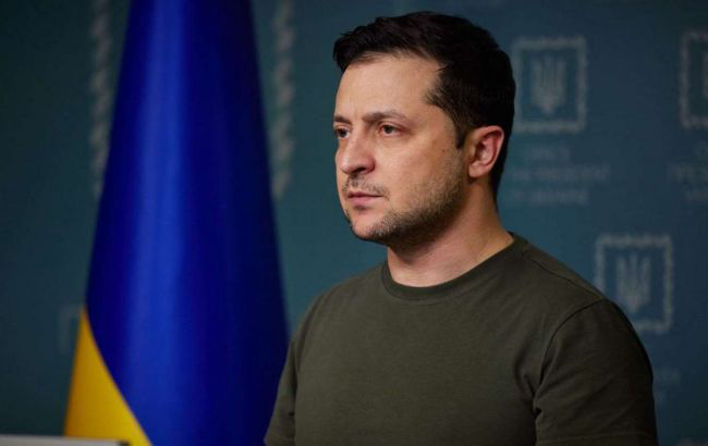 Зеленский предложил продлить военное положение в Украине.