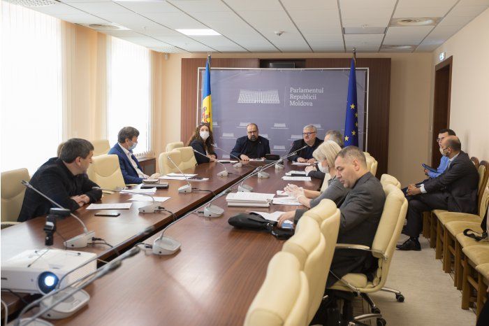 Инициатива должна быть рассмотрена на пленарном заседании парламента.