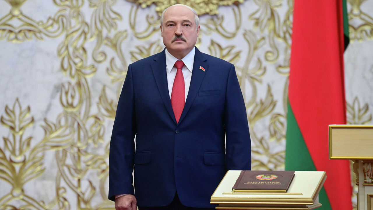 Лукашенко обсудил с министром обороны отсутствие патриотизма у "мужиков". Фото: ria.ru.
