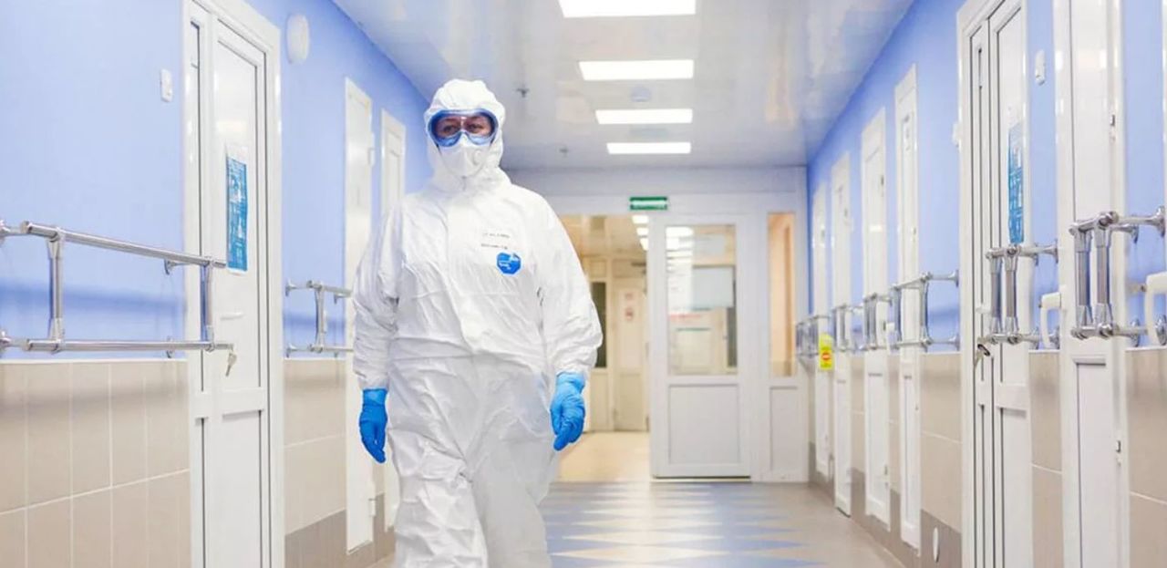 Российский врач рассказал о повторных случаях заражения COVID-19.