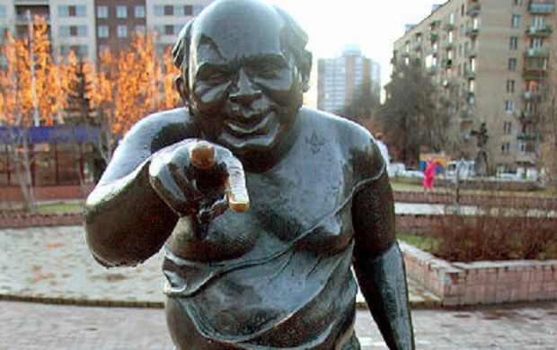 Скульптура Евгения Леонова в роли Доцента.