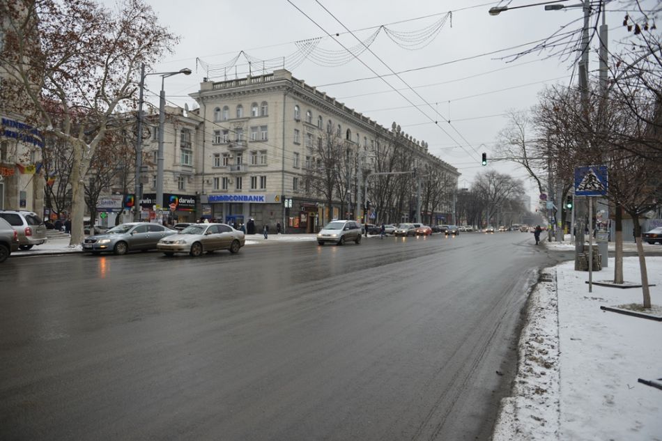 Drumarii au împrăştiat 500 de tone de material antiderapant în Capitală.