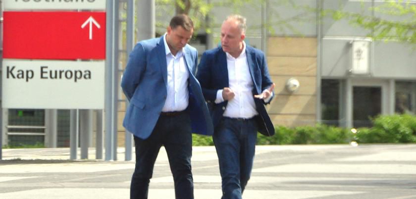 Dacă pozele pe care le-am prezentat în KIV-FRA2 erau cu Plahotniuc și Ghimpu, sau Plahotniuc și Voronin, sau Plahotniuc și oricine, deveneam erou național (în opinia unora).