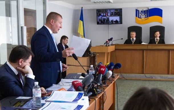 Адвокат Януковича потерял голос, суд перенесли.