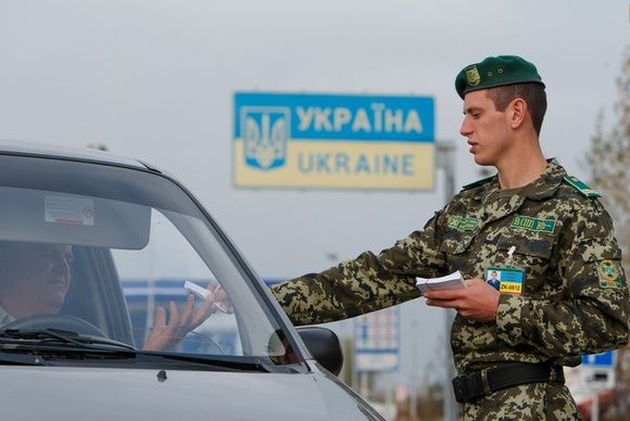 Неадекватно ведущий себя молдаванин напал украинских пограничников на КПП "Кучурган". Фото: rosbalt.ru.
