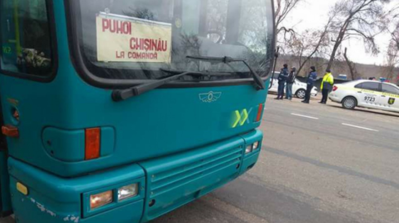Reprezentanții ANTA, la Puhoi: Locuitorii cer autocarele Primăriei