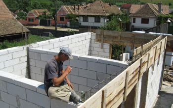 Volumul principal de lucrări a fost realizat de către agenţii economici