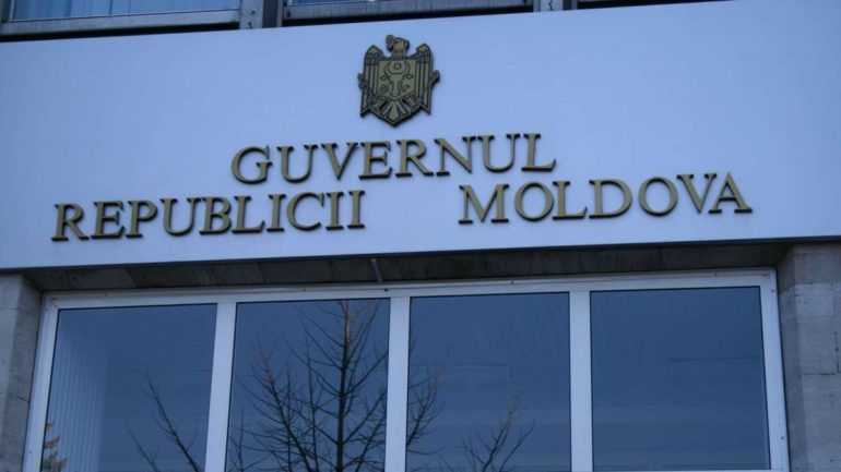 Companiile care vor dori să utilizeze numele statului în denumiri vor trebui să achite o taxă de 100.000 de lei.