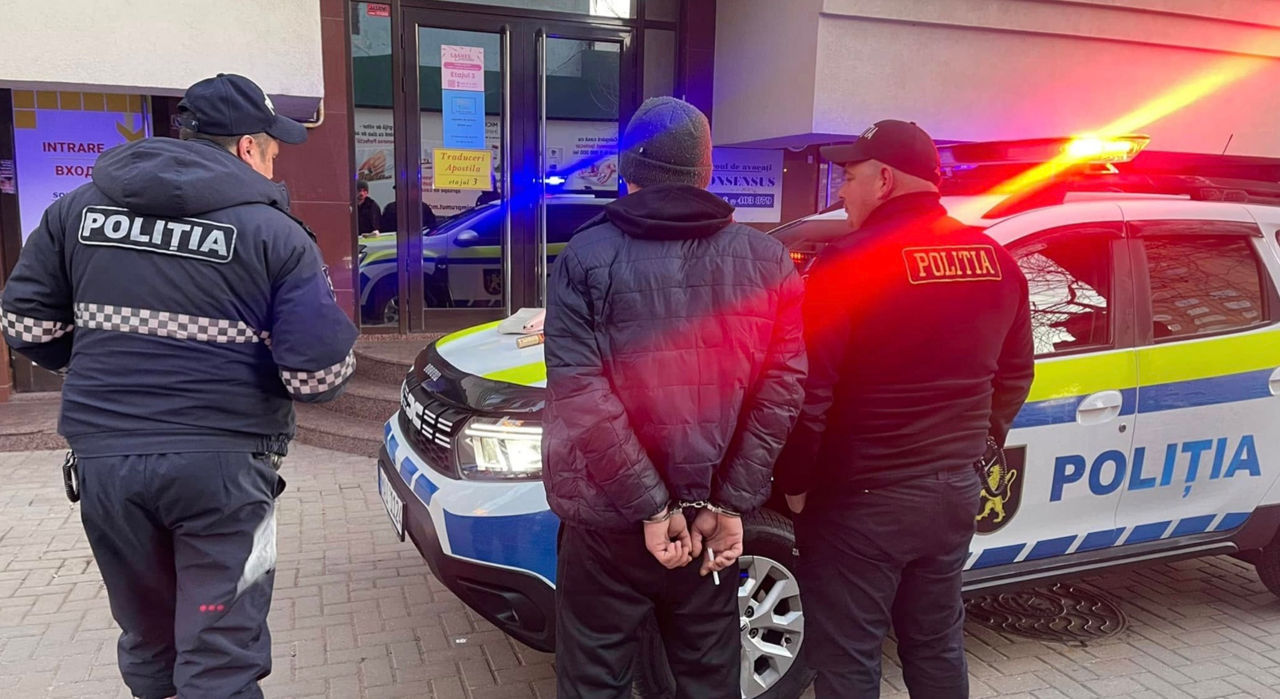Мужчина, ограбивший журналистку в Кишиневе, предстанет перед судом.