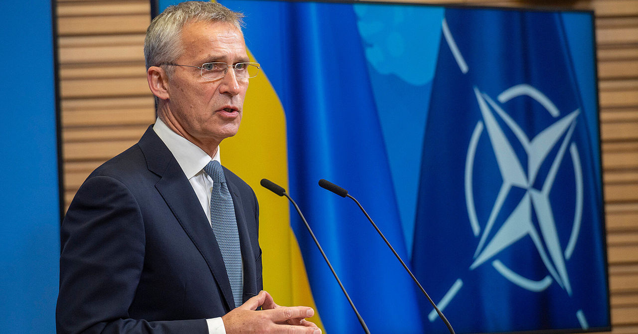 Столтенберг: Украина истощила запасы НАТО, нужно наращивать производство.