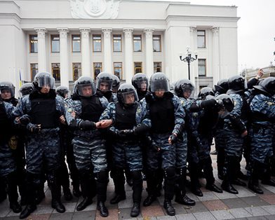 Проект постановления о ликвидации специального подразделения милиции "Беркут" зарегистрирован в украинском парламенте. Фото:podrobnosti.ua