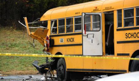 Un accident grav s-a produs pe o şosea din statul american Tennessee. Cel puţin trei persoane au murit, după ce două autobuze şcolare au intrat în coliziune.