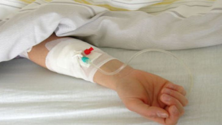 Un bărbat din Comrat a ajuns la spital cu fracturi deschise la picioare după ce a fost lovit de o maşină. 