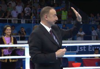 Спортивная этика: Алиев попросил зрителей не освистывать армянского боксера.