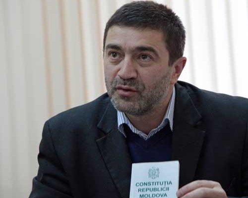 Рошка: "Цель одна - прибрать к рукам парламент, используя неконтролируемые деньги".   Фото: news.mail.ru