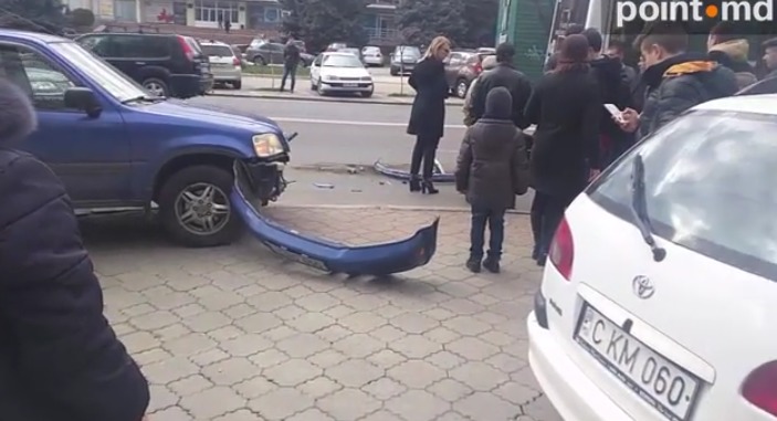 На Рышкановке женщина на легковом авто врезалась в троллейбус