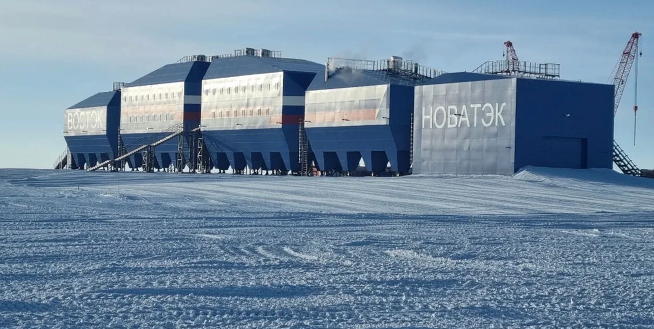 În cel mai rece loc de pe Pământ, temperatura poate coborî până la -98°C.