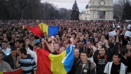 S-a scris despre vizita cancelarului german Angela Merkel în Republica Moldova cu trumfalism-naiv la Chişinău
