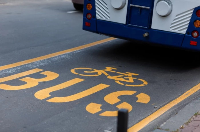 Rețeaua de benzi dedicate a ajuns la 49,3 kilometri: Reduce timpul de așteptare a transportului public.