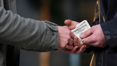 20 la sută dintre participanţii la sondaj cred că în ultima perioadă fenomenul corupţiei a luat amploare.