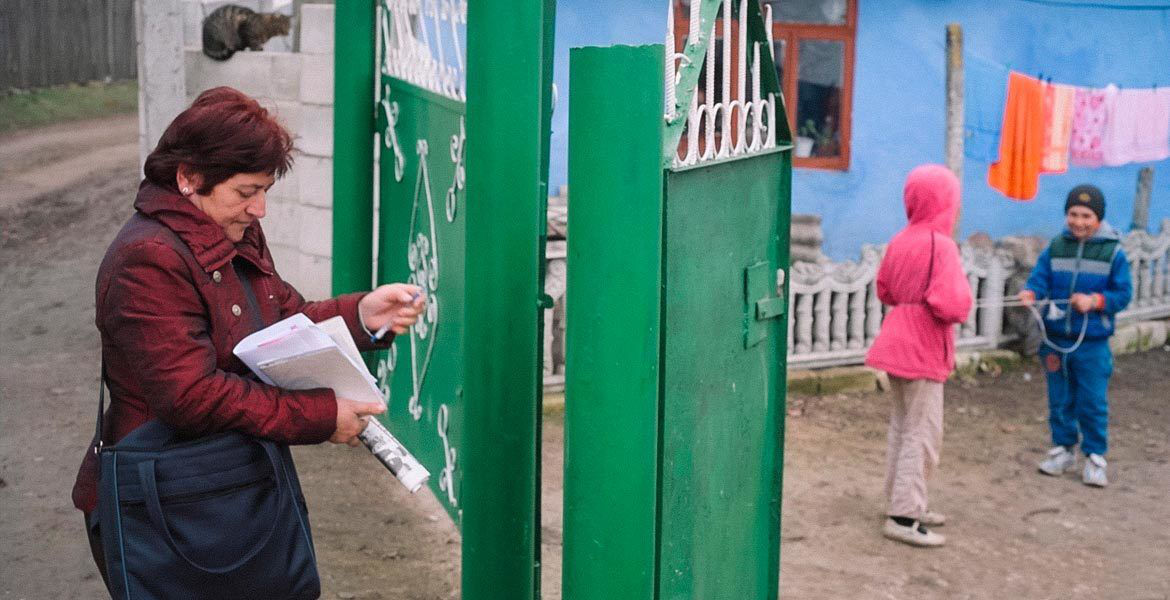 Всего за год количество почтальонов в селах сократилось вдвое.