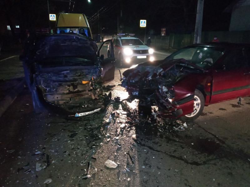 В ДТП по вине пьяного водителя попали три автомобиля.