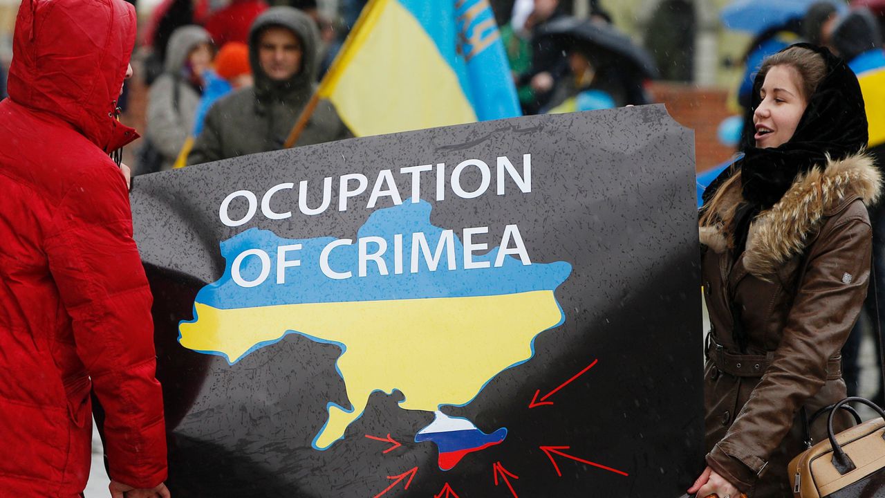 Rusia a anexat provincia Crimeea în martie 2014, o manevră condamnată puternic de Occident, care a aplicat sancţiuni Moscovei.