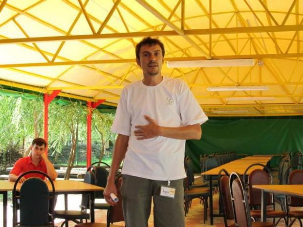 Андрей Панич подскользнулся и упал в пропасть на глубину 200 метров.