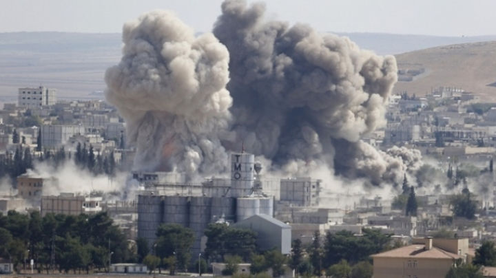 Peste 60 de localnici au murit în urma celor mai recente raiduri din Siria. 