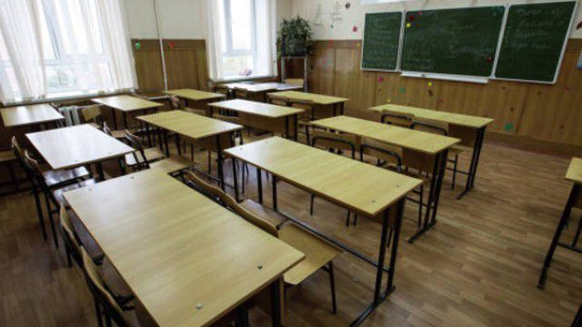Руководство учреждений назвало такой выборочный подход давлением.
