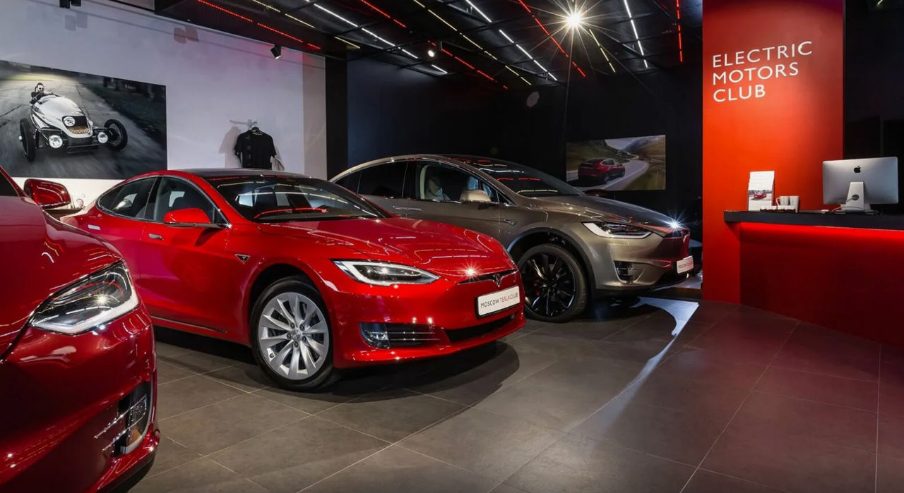 Впервые с 2020 года у Tesla упали продажи: компания потеряла в рыночной стоимости.