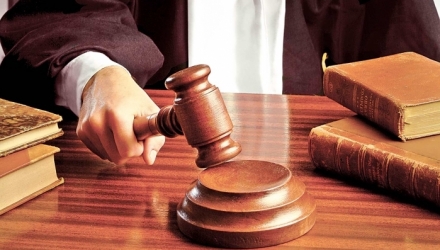 Au votat salarii mai mari, însă au amânat aprobarea sancţiunilor pecuniare.