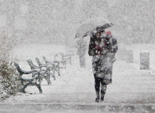 Weekendul vine cu precipitatii si soare mai putin, afirma meteorologii. Temperaturile, insa, vor fi mai mari decat cele normale pentru acesta perioada.