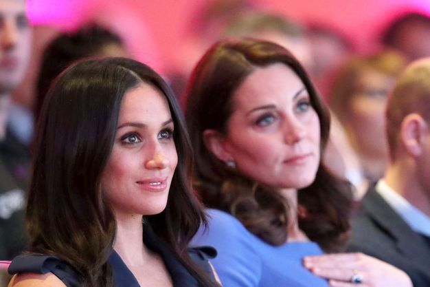 Diferenţa dintre invitaţiile de nuntă ale lui Markle şi ale lui Kate