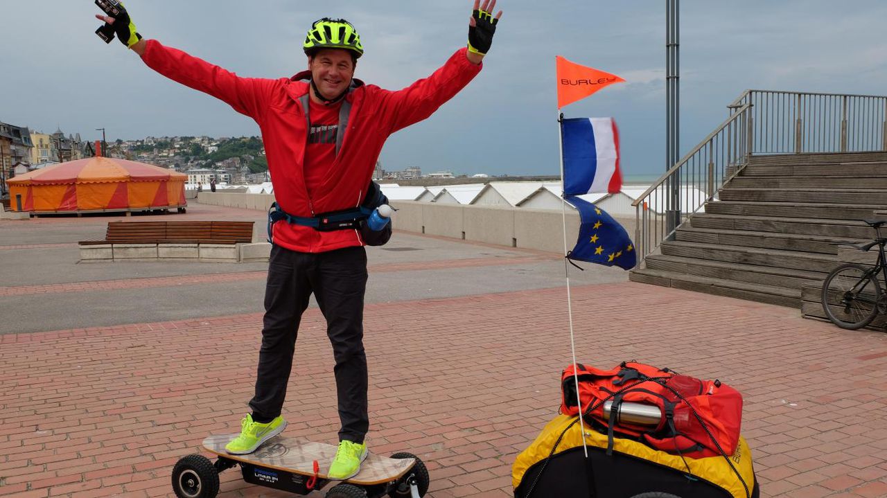 Un francez a plecat într-o originală călătorie de explorare a propriei ţări.