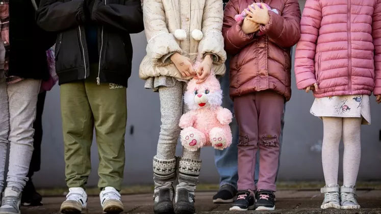 Peste 700 de copii din Moldova așteaptă să fie adoptați.