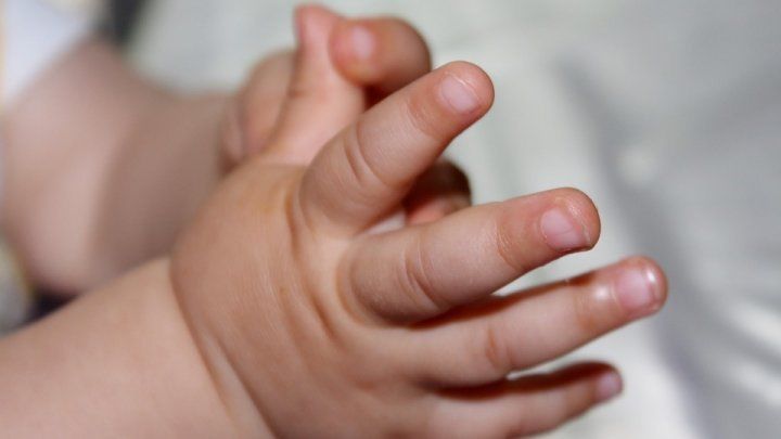 В Унгенах ребенка забыли в микроавтобусе воспитатели на целый день.