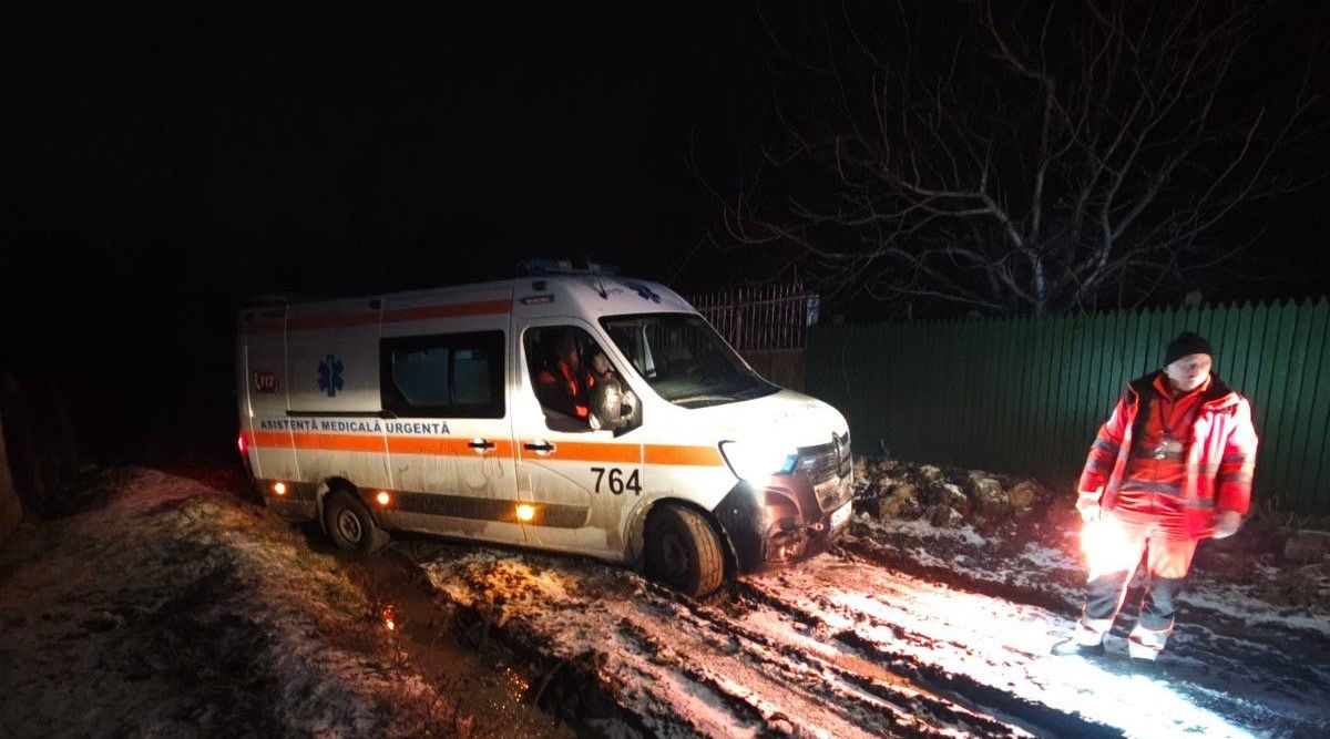 IGSU: Un autobuz a derapat de pe traseu, iar mai multe ambulanțe nu au putut ajunge la pacienți.
