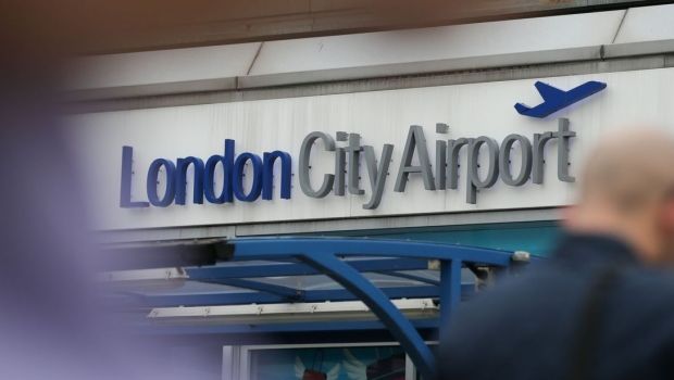 Aeroportul London City, închis în urma descoperirii unei bombe.