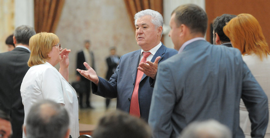 Vladimir Voronin, a declarat că fracţiunile trebuie să poarte discuţii, în vederea propunerii candidaturii la funcţia de preşedintele al Legislativului.