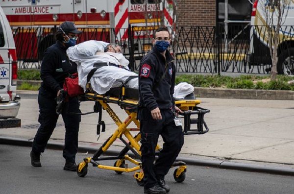 В США за сутки выявили более 25 тысяч случаев заражения коронавирусом.