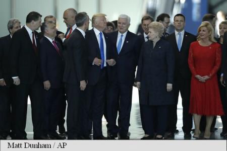 NATO: Momentul când Trump l-a îmbrâncit pe premierul muntenegrean. Foto: agerpres.ro