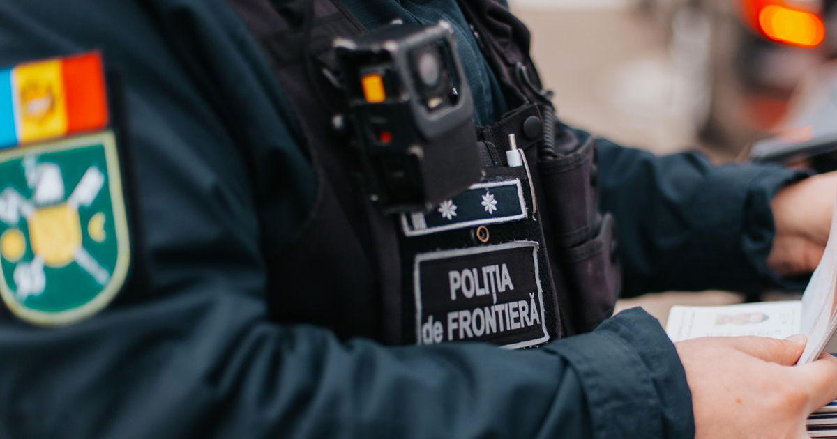 Trei persoane, dintre care doi polițiști de frontieră, găsite vinovate de trafic de influență.