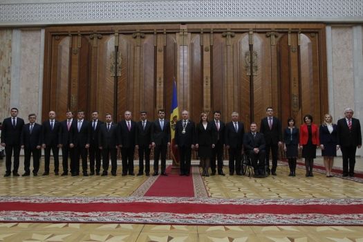 Imediat dupa sedinta Parlamentului, ministrii si prim-ministrul au depus juramantul.