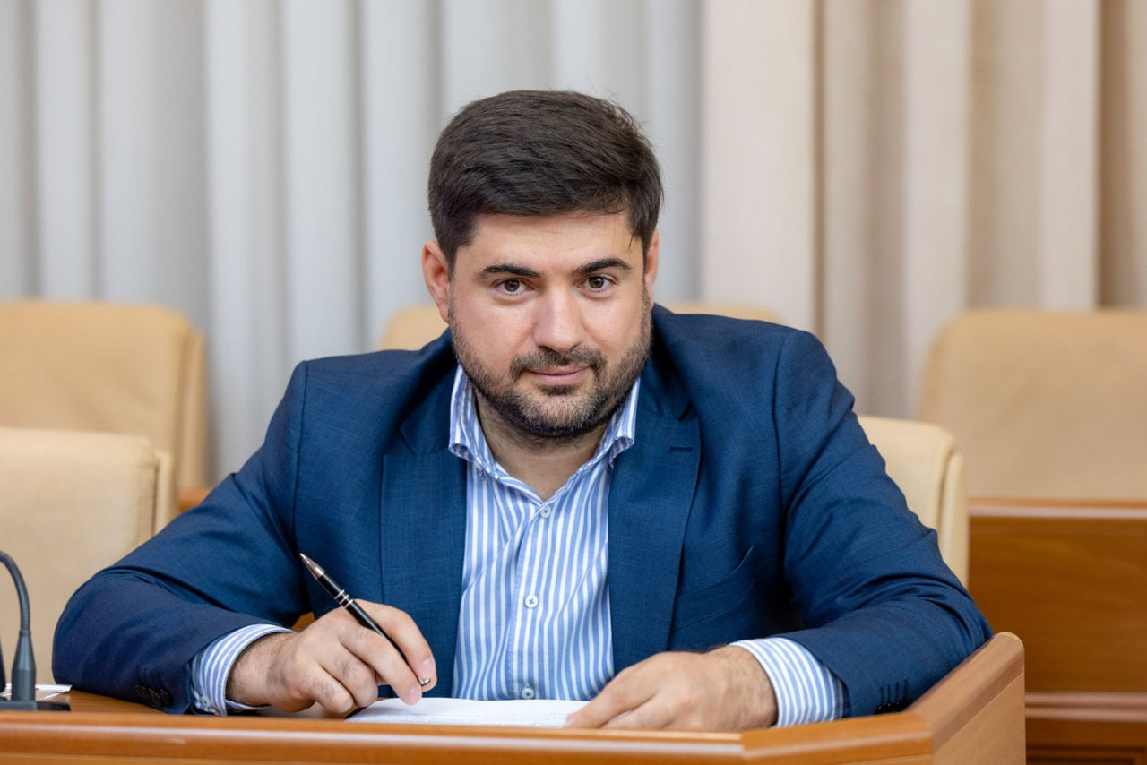 Глава АПС Роман Кожухарь подал в отставку после скандала с MoldATSA.