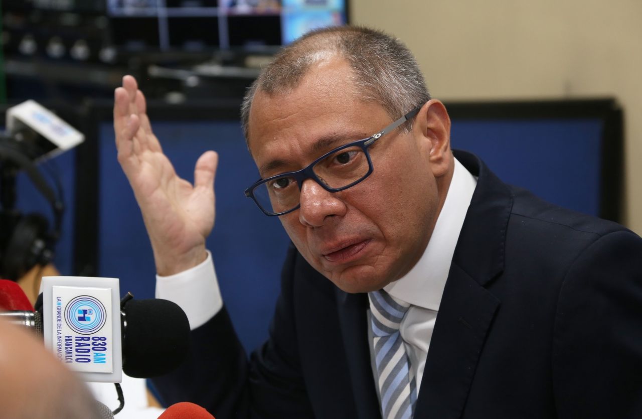 Эквадорский суд выдал ордер на арест вице-президента.