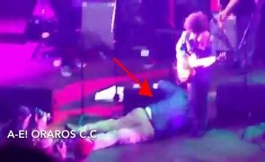 Un renumit rocker a murit pe scenă chiar în timpul concertului. 