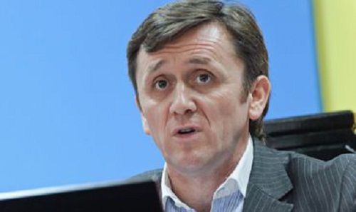 Чокан опровергает обвинения протестующих в фальсификации парламентских выборов 2014 года.
