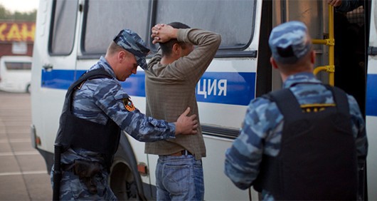 Migranții moldoveni care muncesc în Federația Rusă vor avea neplăceri la angajarea în câmpul muncii, dacă Republica Moldova va semna Acordul de Asociere cu Uniunea Europeană.